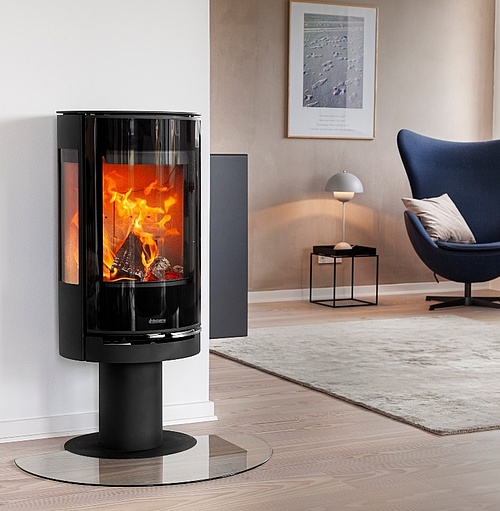 Aduro 22.3 Lux schlanker Kaminofen auf Podest